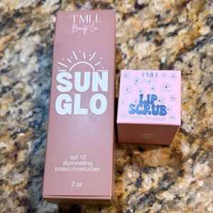 NEW Sun Glo SPF 15 Illuminating Tinted Moisturizer and Lip Scrub - Pink